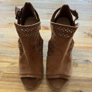 American‎ Eagle 7.5 brown microsuede open toe sandals with stacked heel.